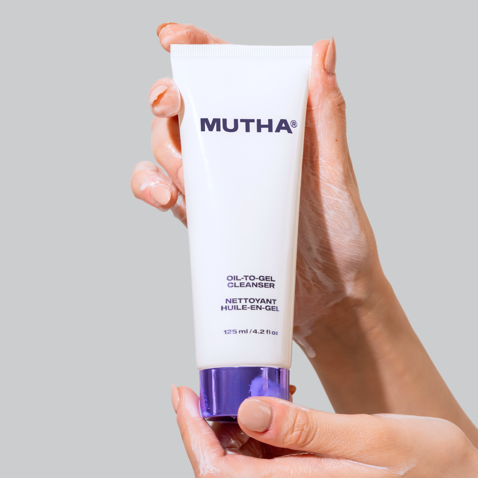 Mutha Oil-to-gel Cleanser In White